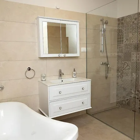 Evas Castle Crikvenica Riviera ブリビル