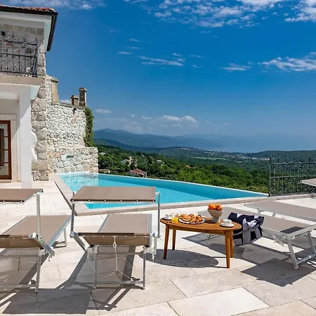 Evas Castle Crikvenica Riviera וילה בריביר